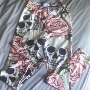 SALE Skull and roses leggings